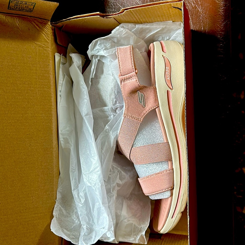 Sketchers Arch-fit sandals